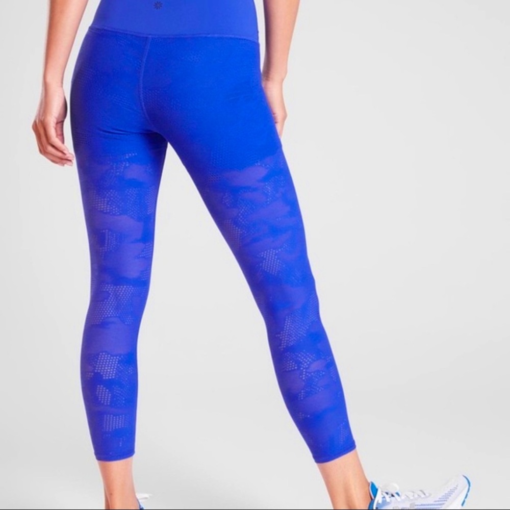 Athleta Phenom Camo 7/8 Tight Royal Blue leggings, size Small
